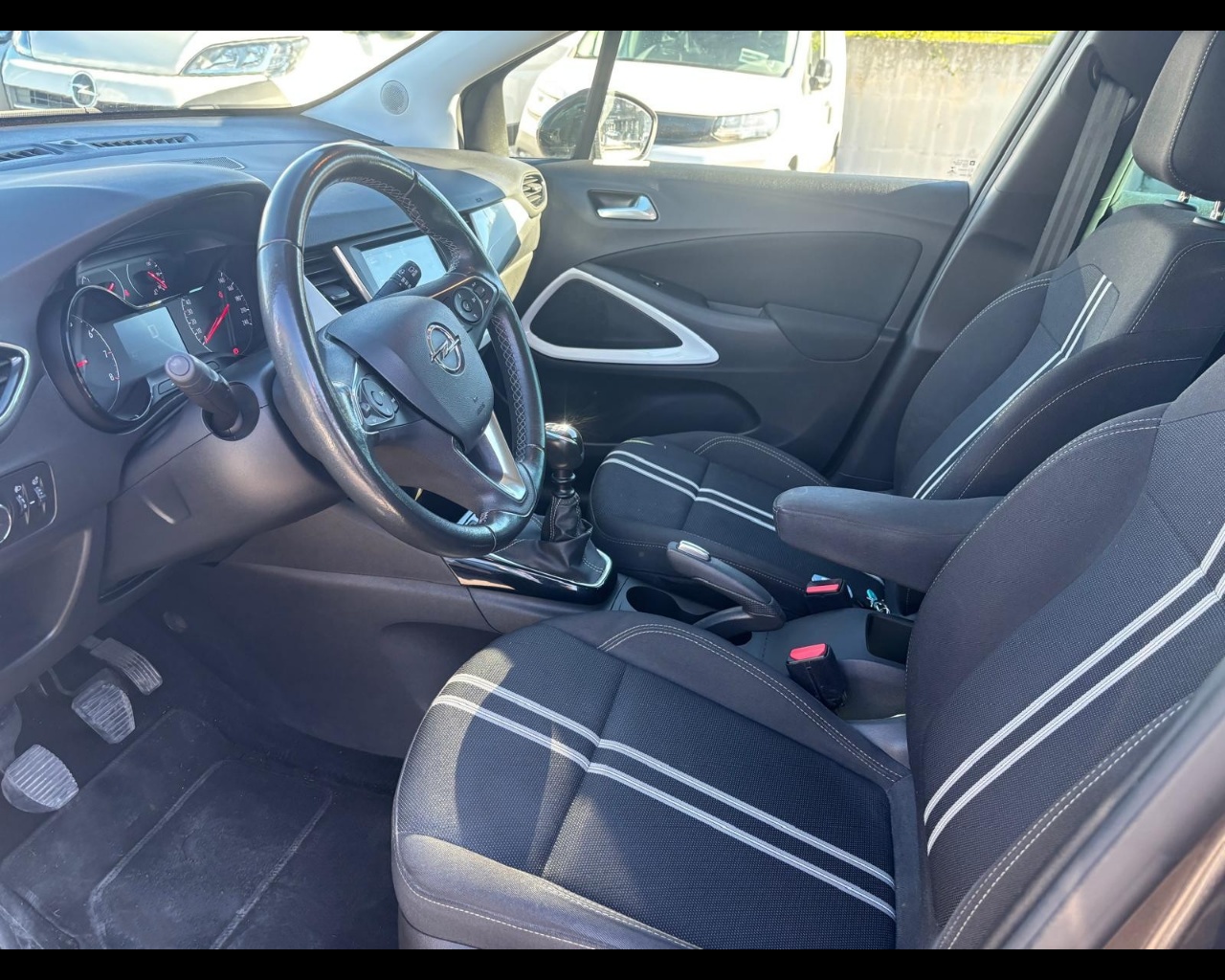 Foto OPEL Crossland 1.5 ecotec Design&Tech 110cv