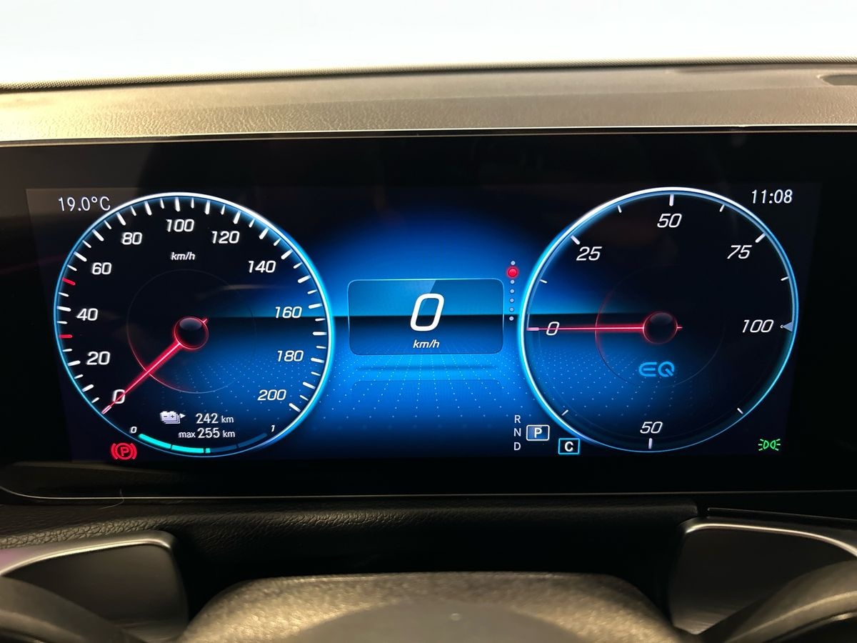 Mercedes  EQB 250+ Sport Plus - 13