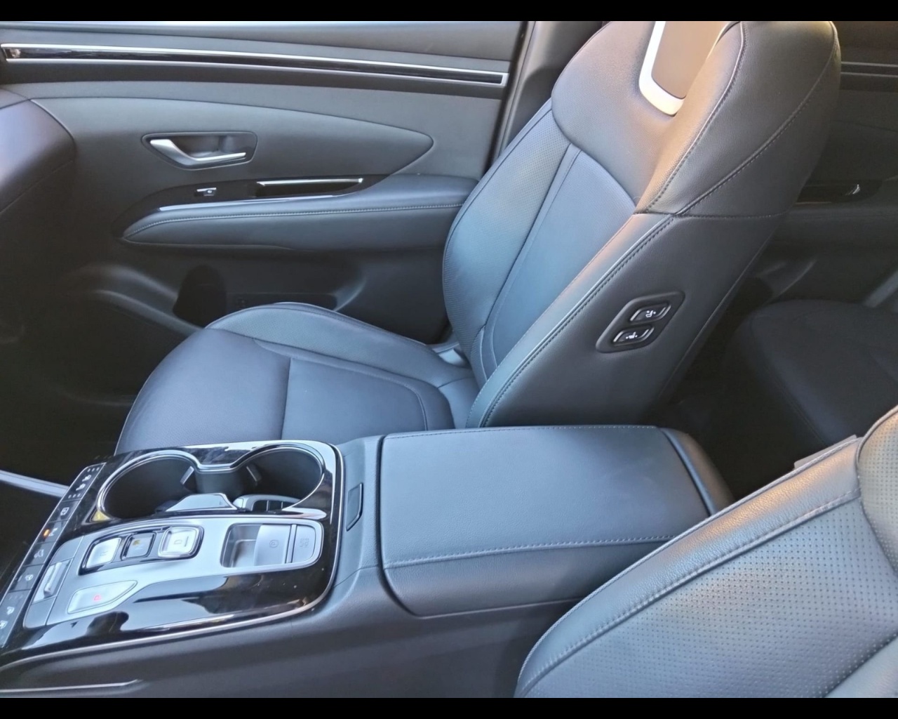 HYUNDAI Tucson 3ª serie Tucson 1.6 HEV aut.Exellence Ibrida usato - 12