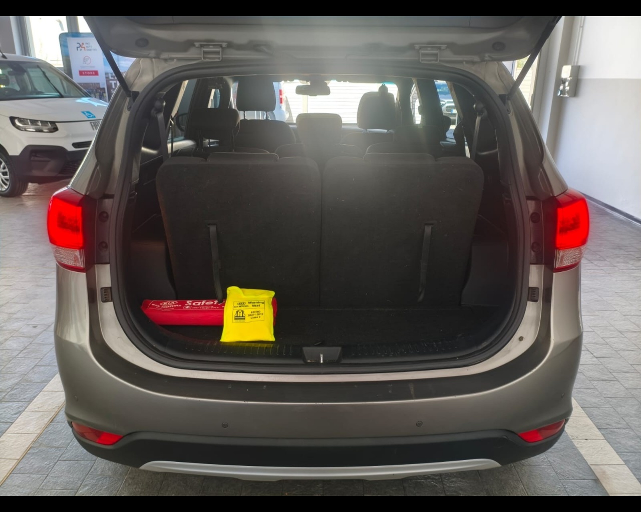 Foto KIA Carens 1.7 crdi Class Techno Pack 115cv 7p.ti