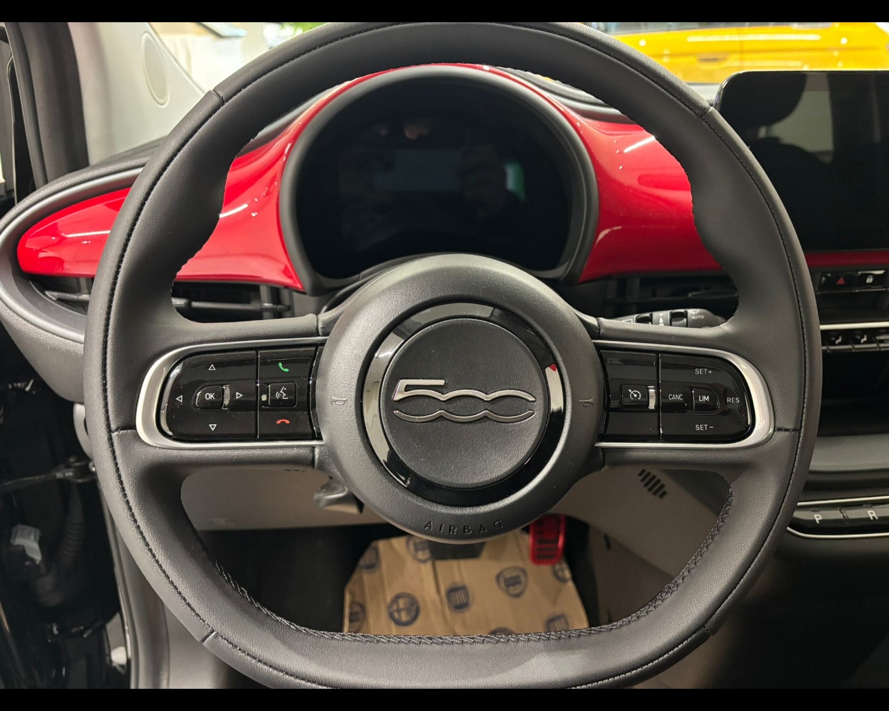 Foto FIAT 500e Hatchback My25 500e - Red320 Berlina