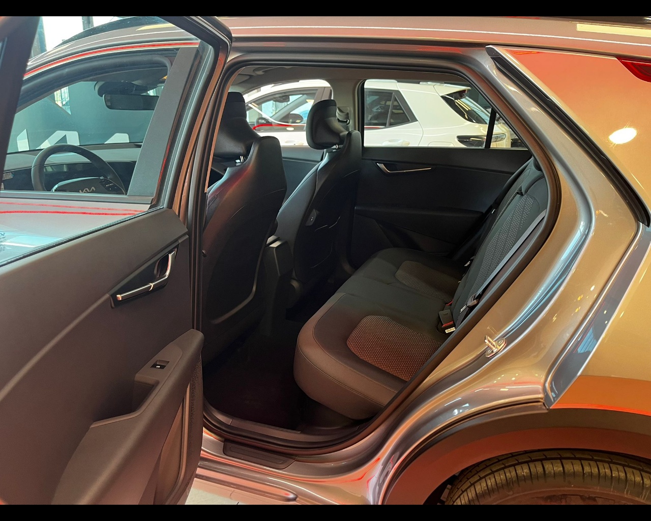 Foto KIA NIRO 1.6 MY25 HEV BUSINESS