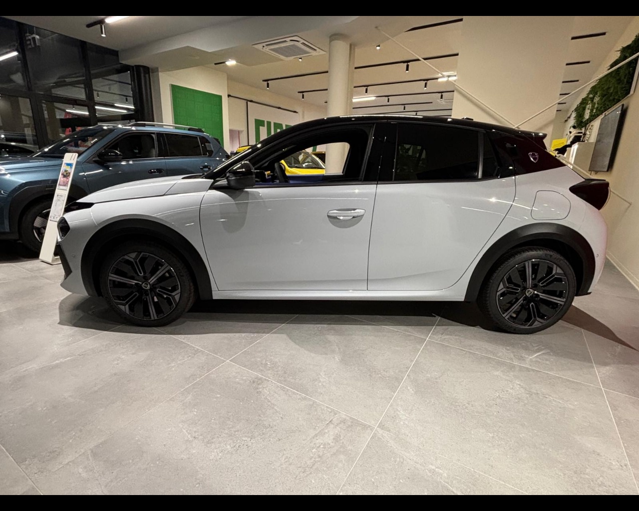 Foto LANCIA Nuova Ypsilon Ibrida Nuova Ypsilon Hf Line 1.2 110cv Ibrida