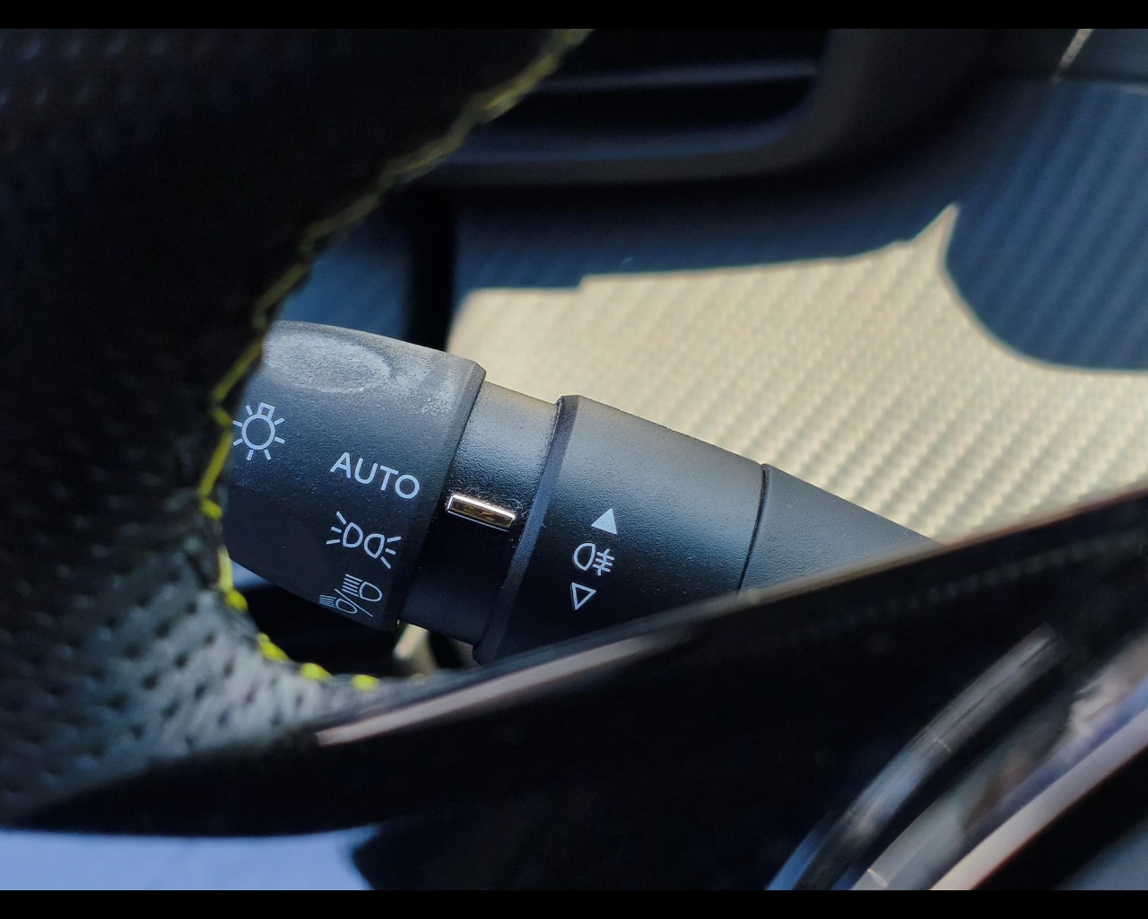 Foto PEUGEOT 2008 54 kWh GT