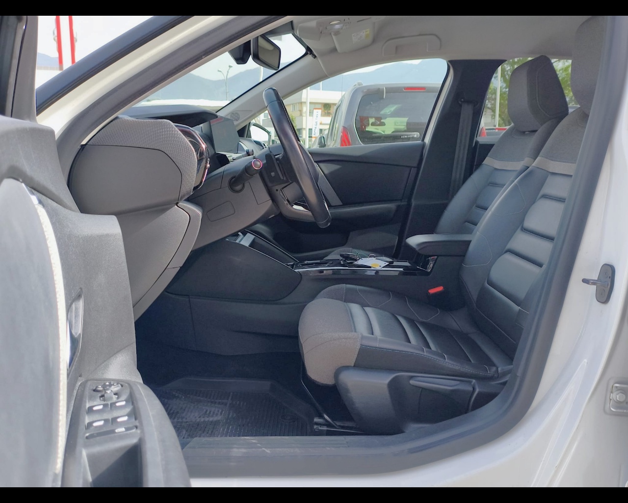 Foto CITROEN C4 1.5 bluehdi Shine s&s 130cv eat8