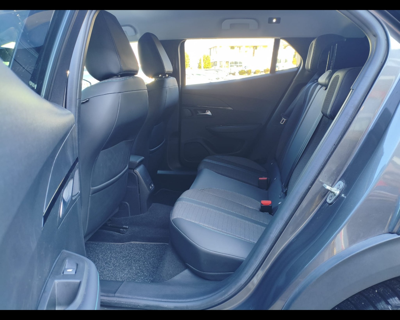 Foto PEUGEOT 2008 1.2 puretech Allure s&s 130cv eat8