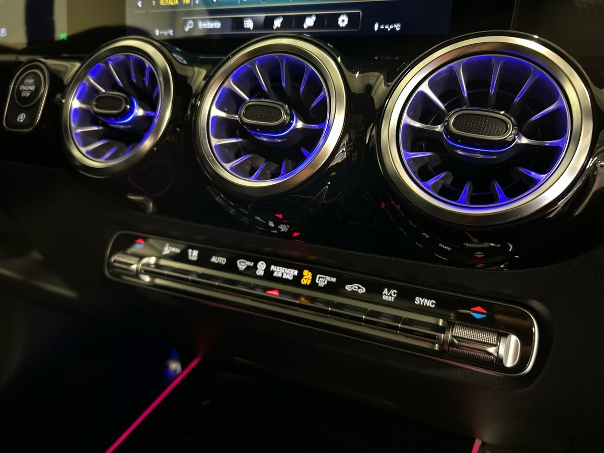 Mercedes GLA GLA 200 D Premium 4Matic 8G-DCT - 14