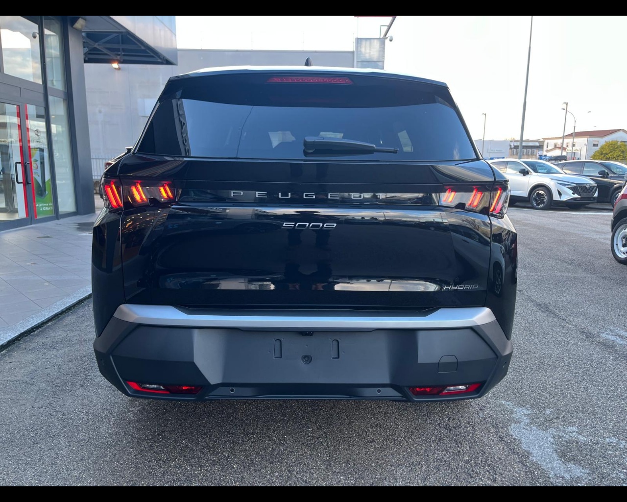 Foto PEUGEOT 5008 1.2 hybrid Allure 136cv e-dcs6