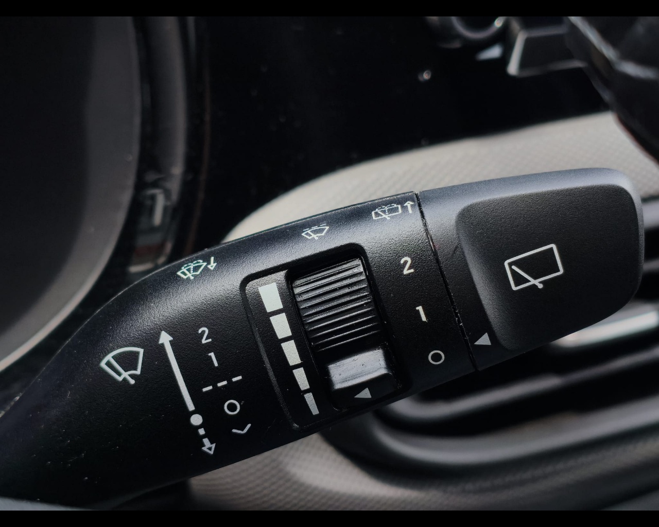 Foto HYUNDAI i10 1.0 mpi Connectline 63cv