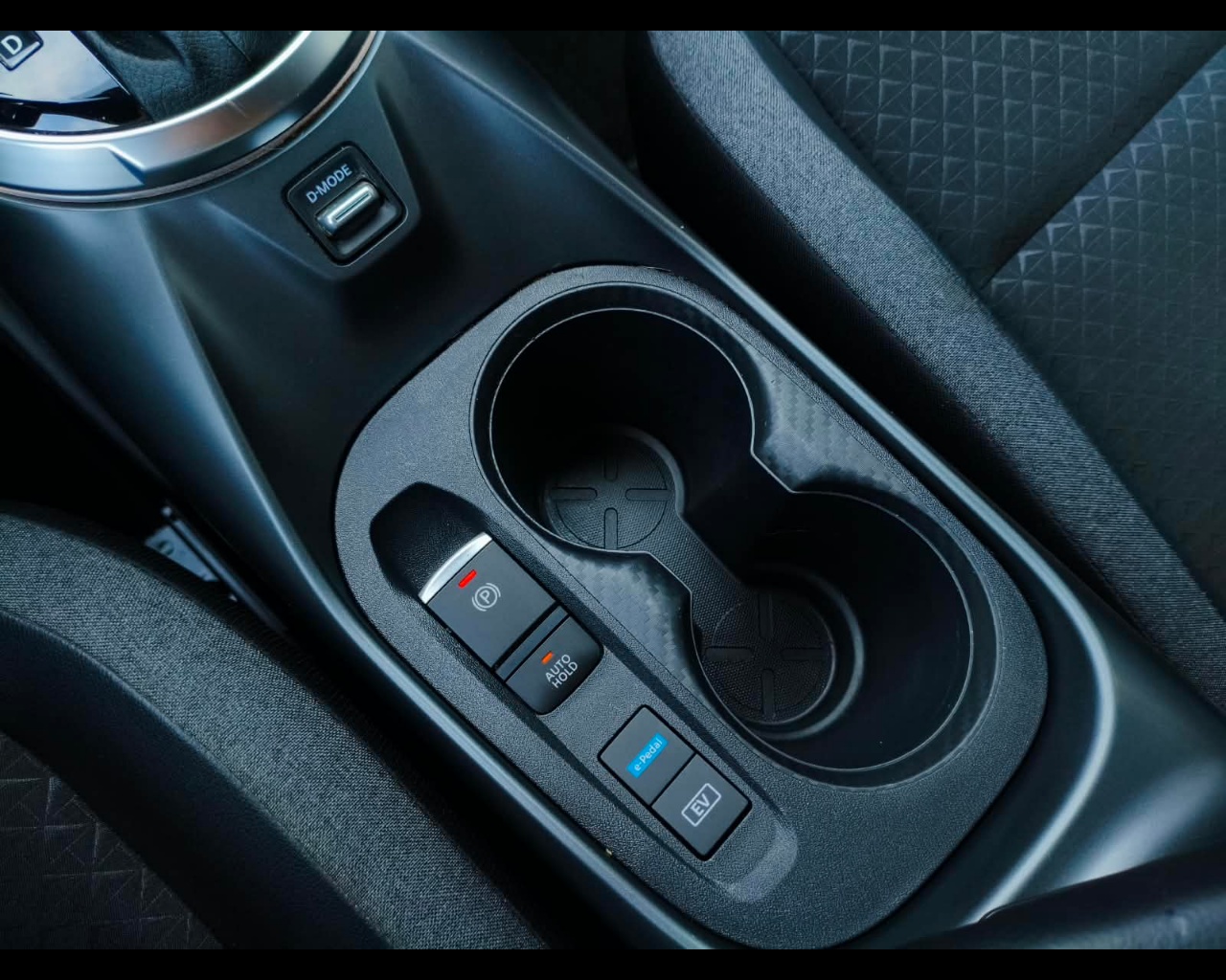 Foto NISSAN Juke 1.6 hev N-Connecta