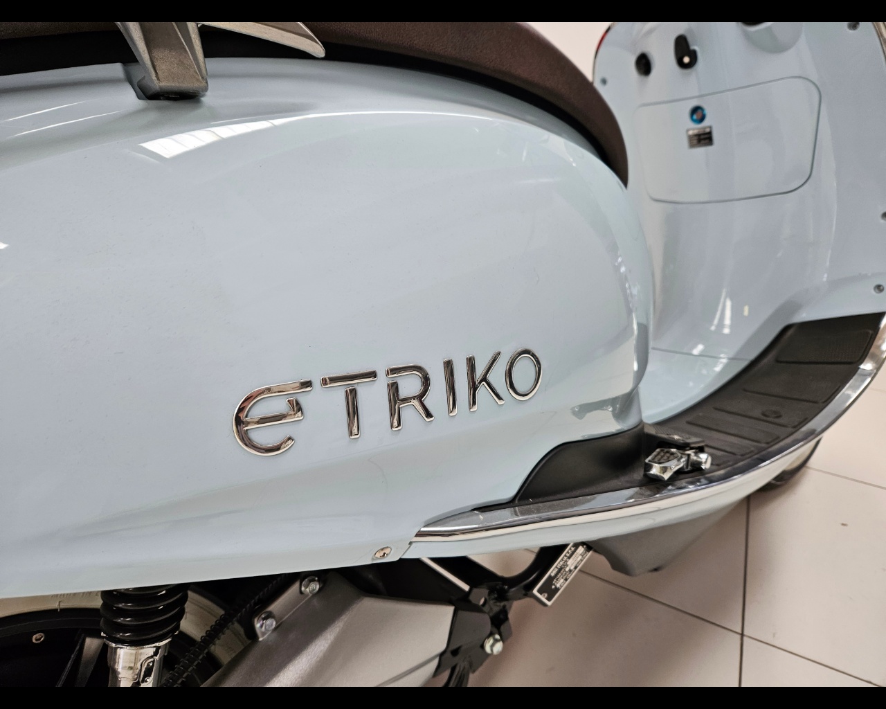 ETRIKO BASIC SCOOTER ELETTRICO 2000W 45KMH 60V 26AH CON BAULETTO Aziendale - 4