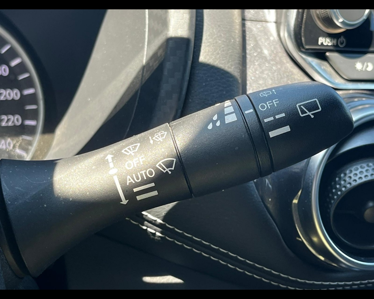 Foto NISSAN Juke 1.0 dig-t N-Connecta 114cv