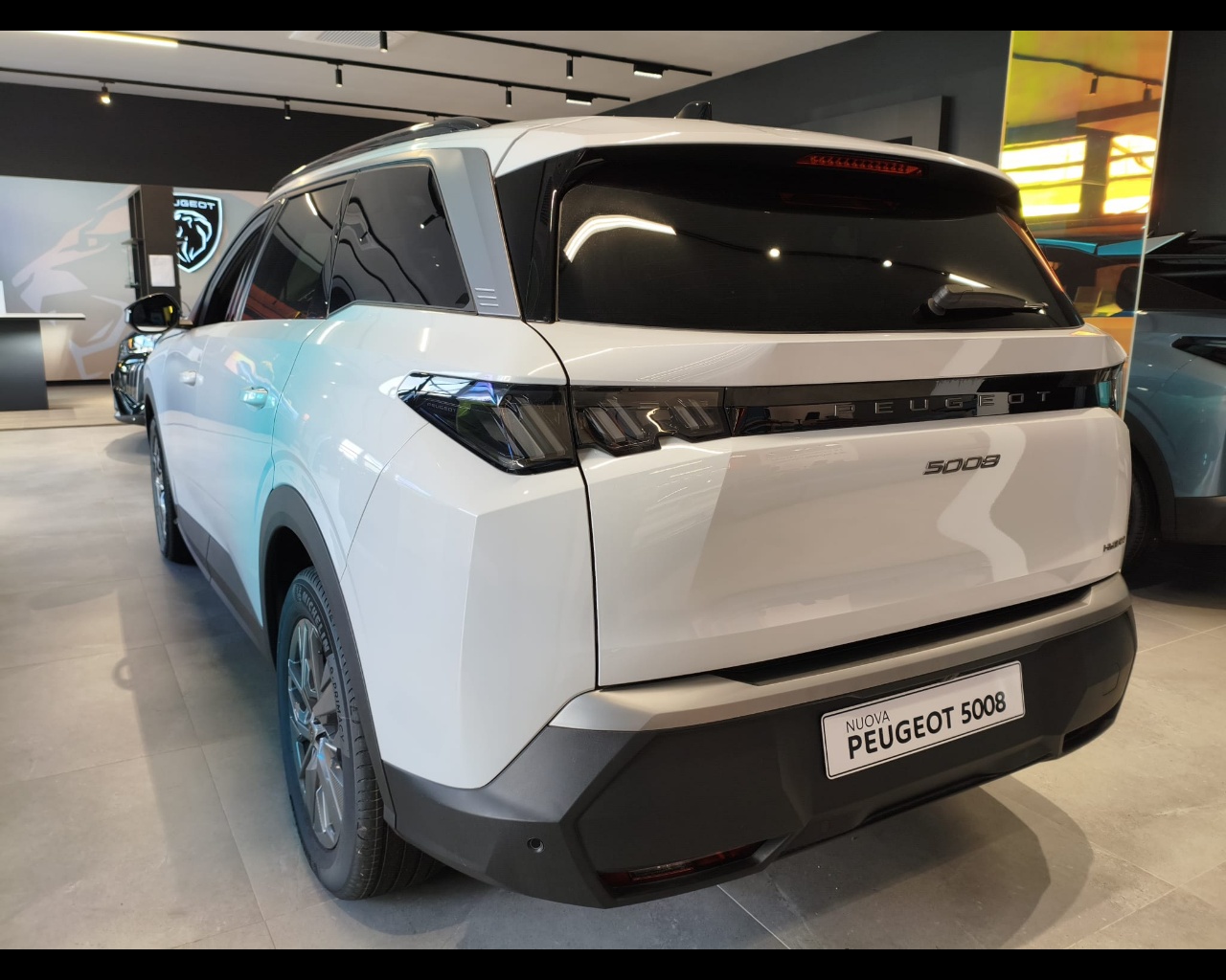 Foto PEUGEOT 5008 1.2 hybrid Allure 145cv e-dcs6