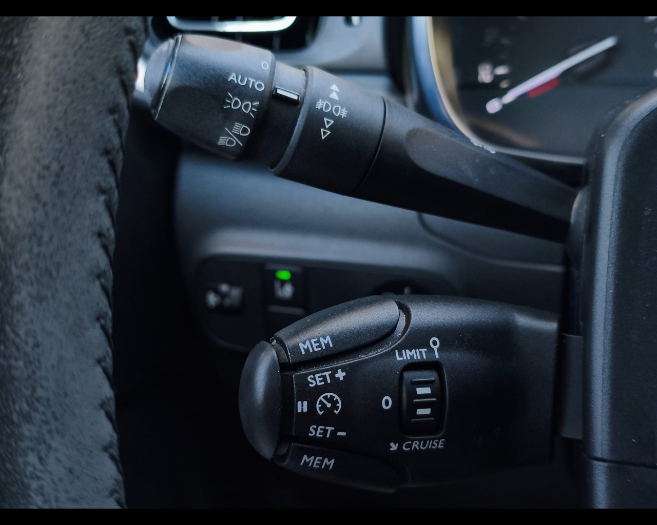 Foto CITROEN C3 1.2 puretech Shine 82cv