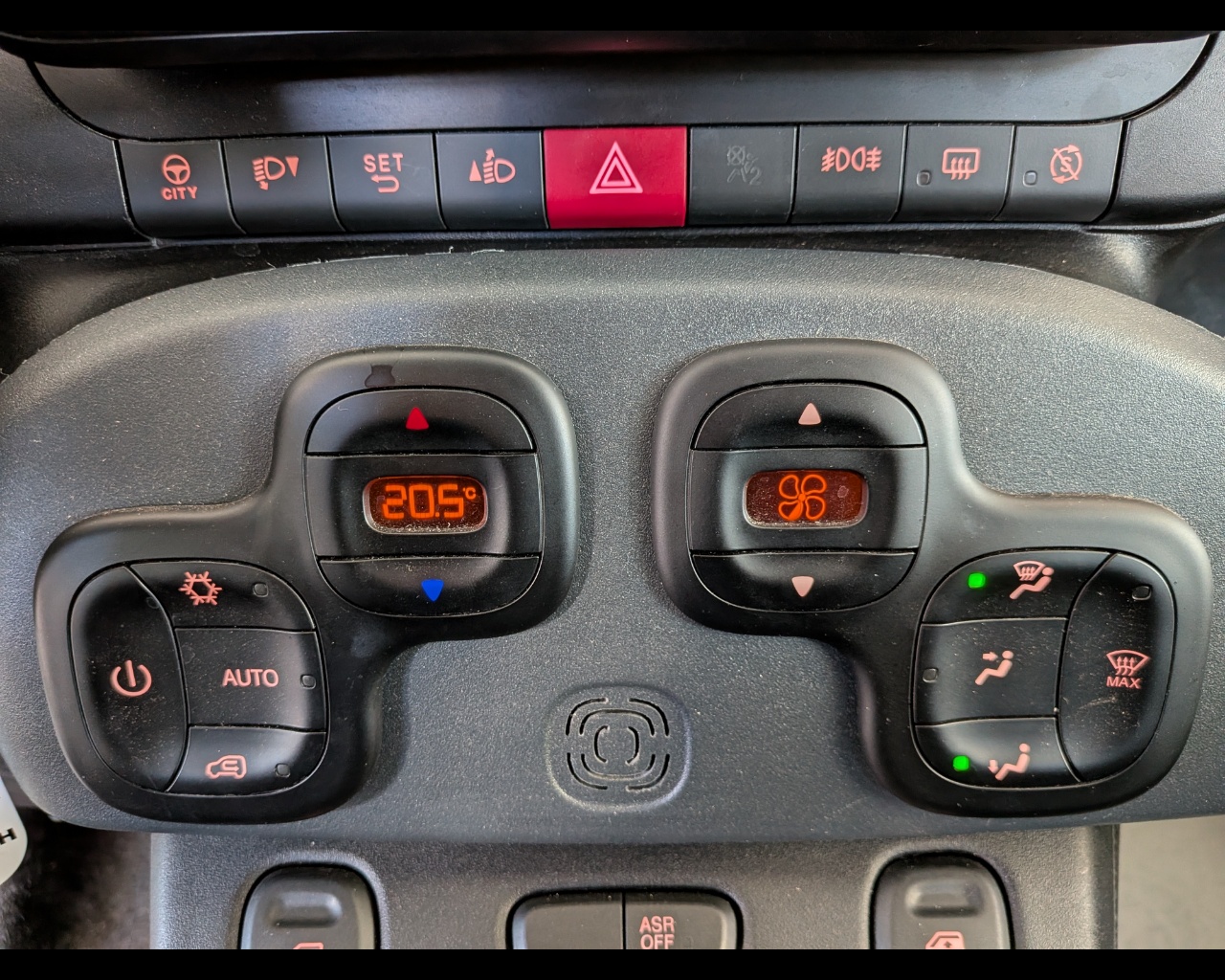 Foto FIAT Panda 1.0 firefly hybrid Cross s&s 70cv 5p.ti