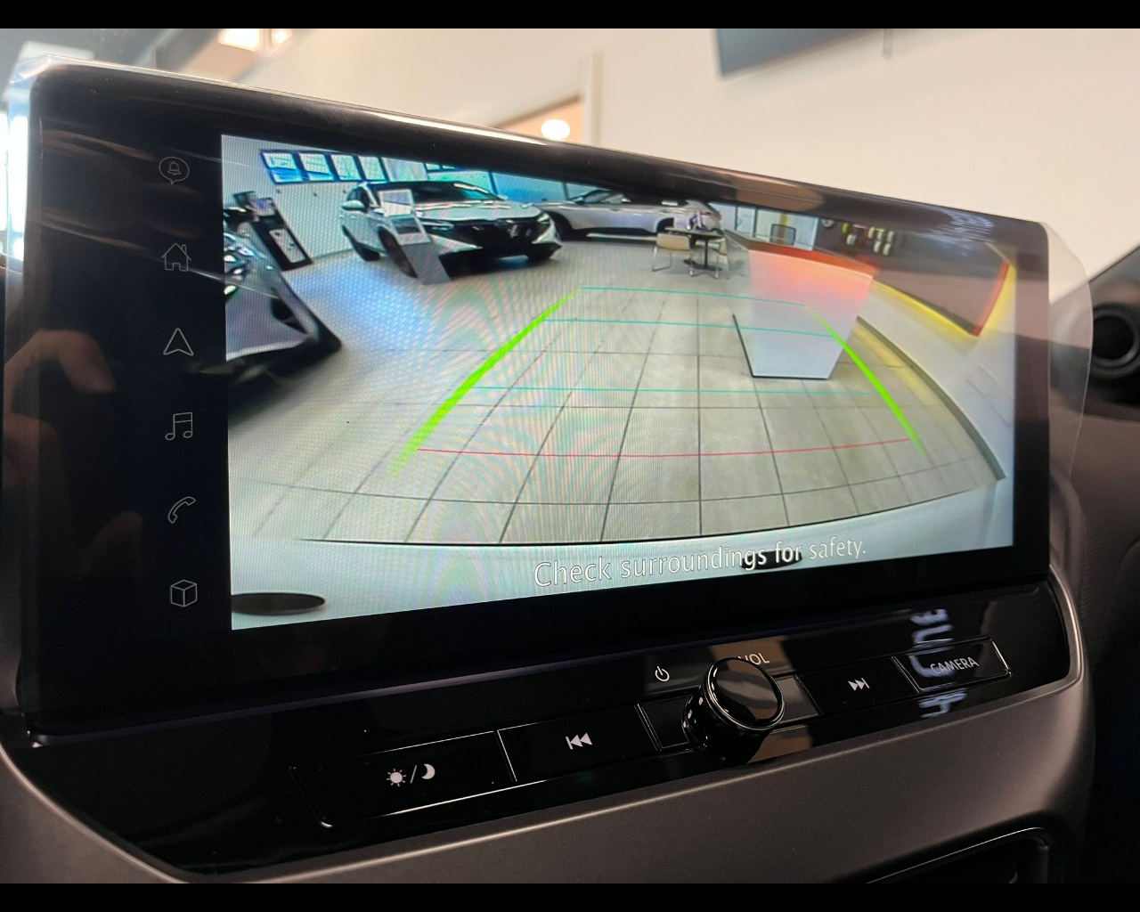 Foto NISSAN JUKE N-CONNECTA MT