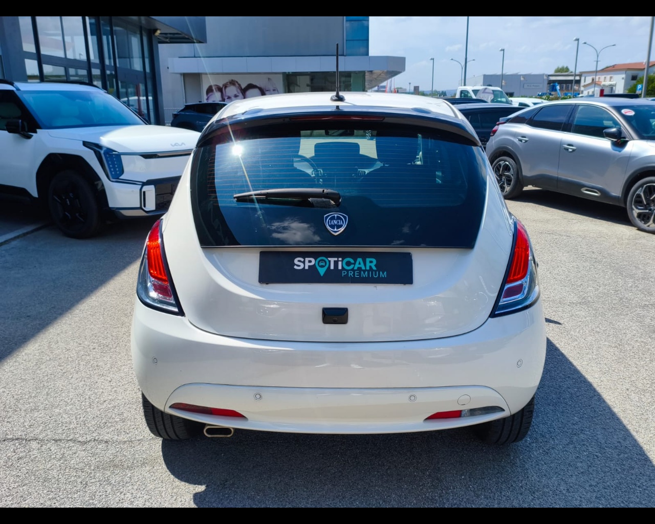 Foto LANCIA Ypsilon 1.0 firefly hybrid Platino s&s 70cv