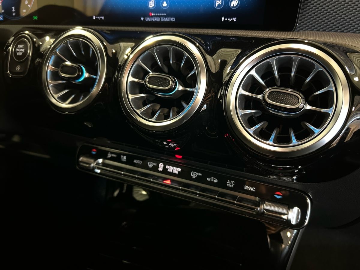 Mercedes Classe A Classe A 180 D Sport Night edition 8G-DCT - 14
