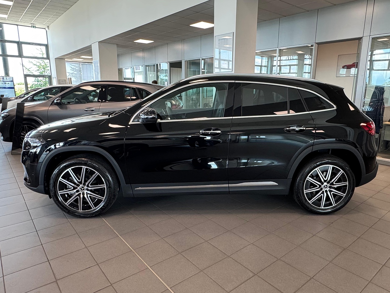 Mercedes EQA EQA 250+ Street Edition - 4