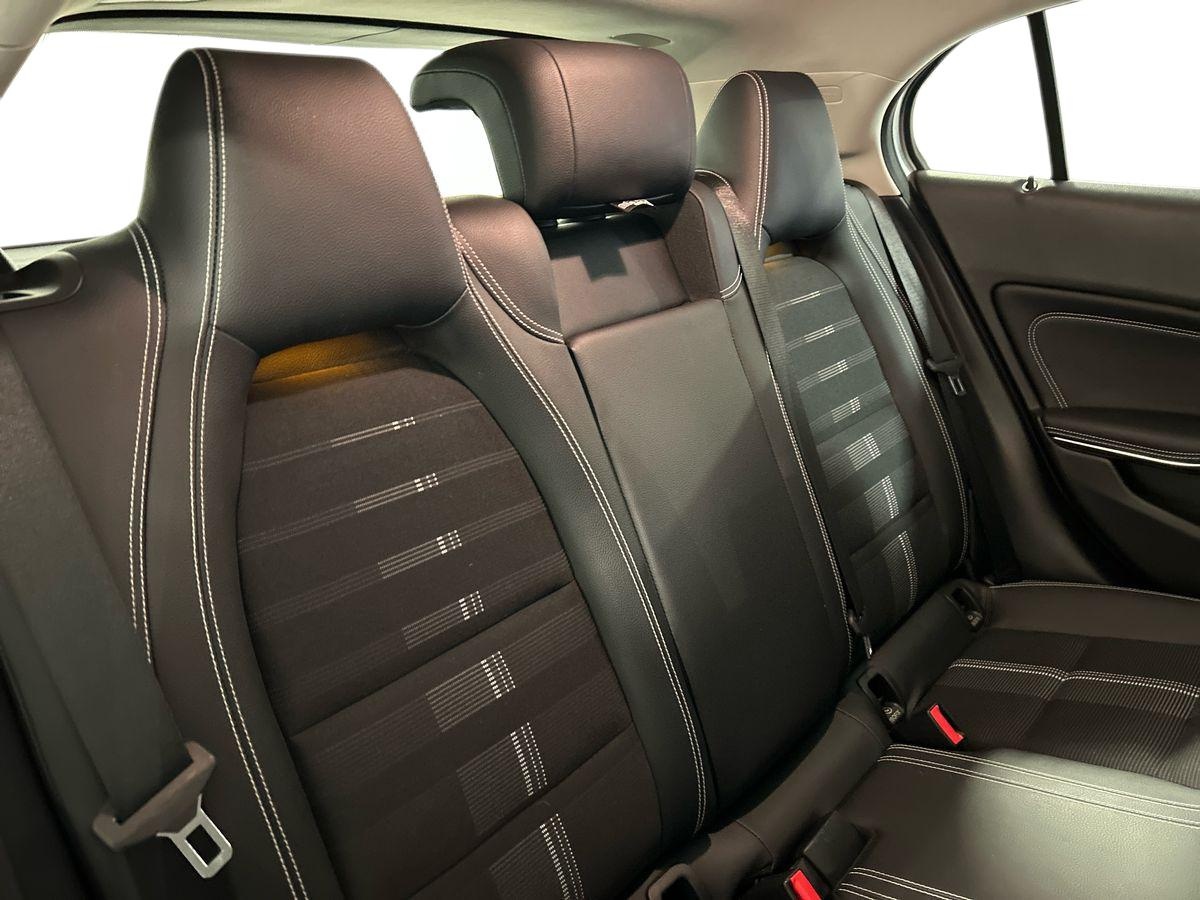 Mercedes GLA GLA 200 D Sport 7G-DCT - 16