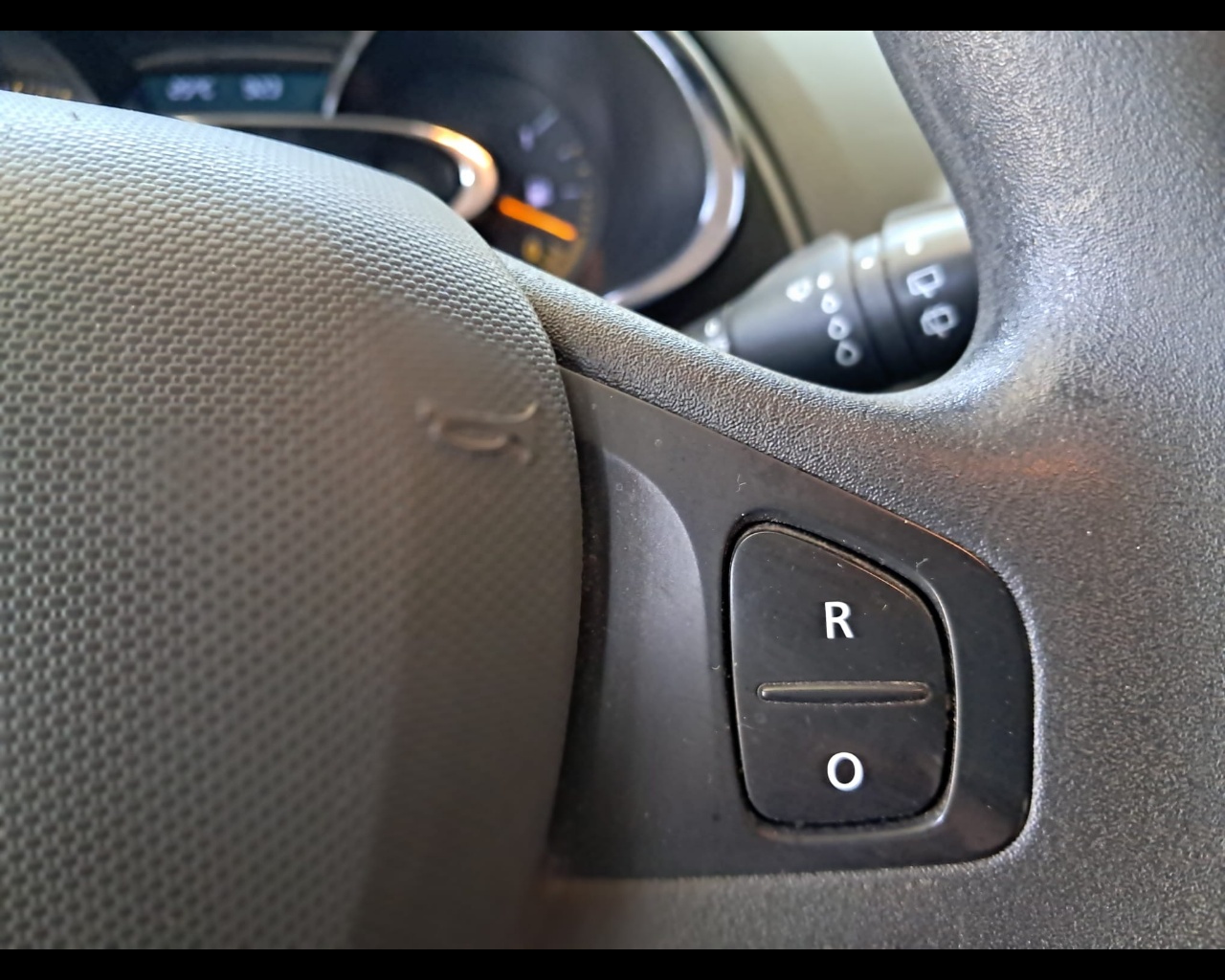 Foto RENAULT Clio 5p 1.2 Wave 75cv