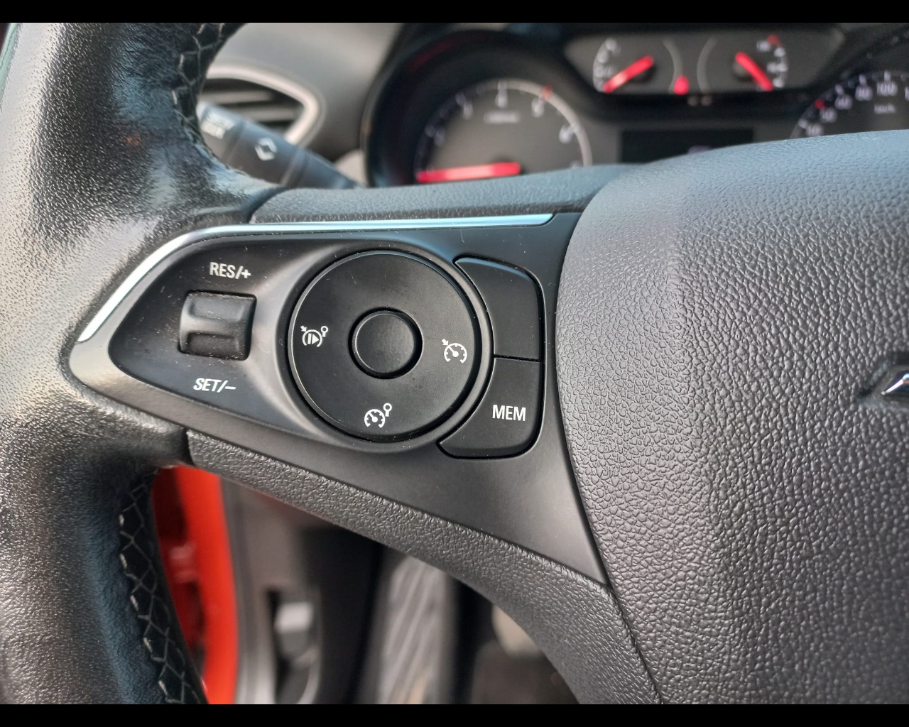 Foto OPEL Crossland 1.5 ecotec Elegance 110cv