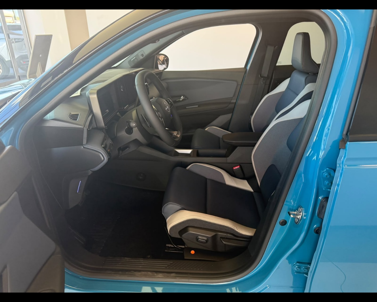 Foto NISSAN NUOVA MICRA EVOLVE 52 KW/H 5P