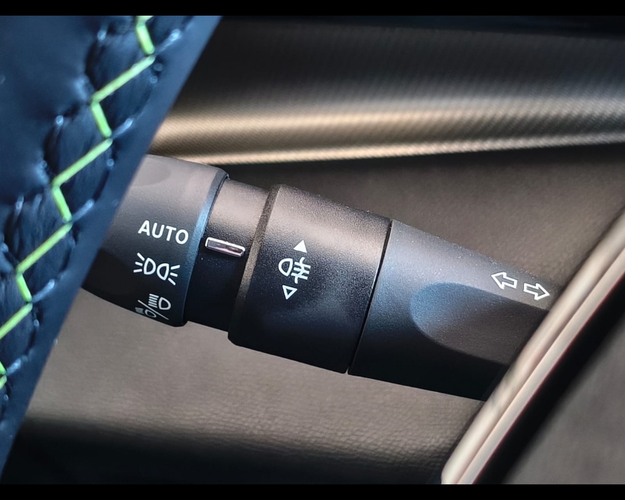 Foto PEUGEOT 408 1.2 hybrid GT 136cv e-dsc6