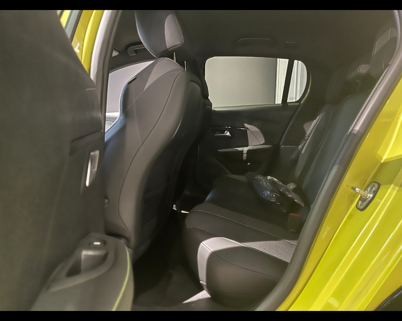 Foto PEUGEOT 208 1.2 hybrid GT 136cv e-dcs 6