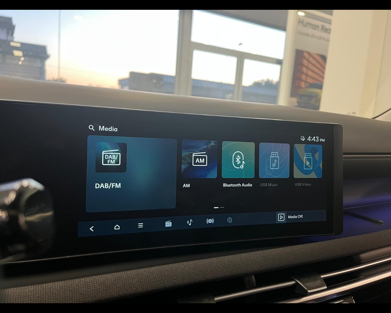 Foto HYUNDAI TUCSON PE 1.6HEV AT 2WD EXELLENCE+LP+PP