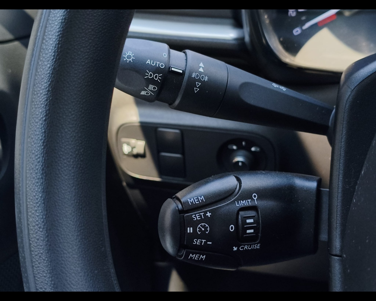 Foto CITROEN C3 1.2 puretech C-Series s&s 83cv neopatentati