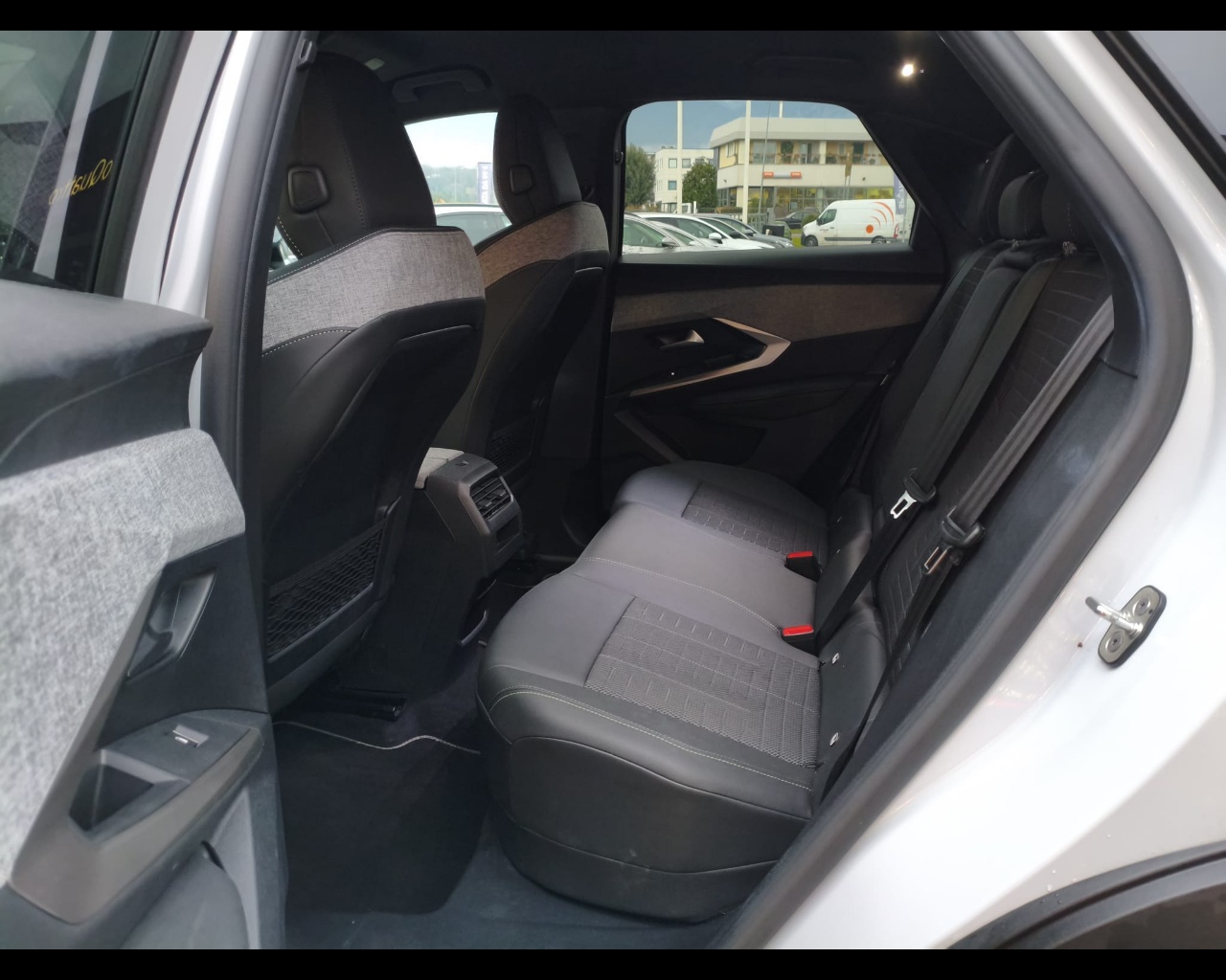 Foto PEUGEOT 3008 1.2 hybrid GT 145cv e-dcs6