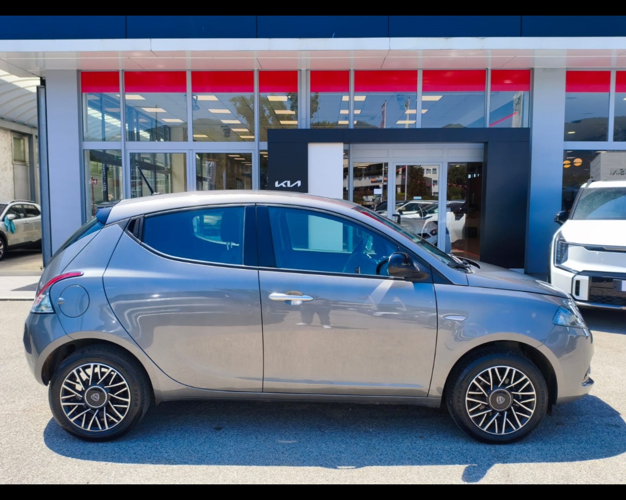 Foto LANCIA Ypsilon 1.0 firefly hybrid Platino s&s 70cv