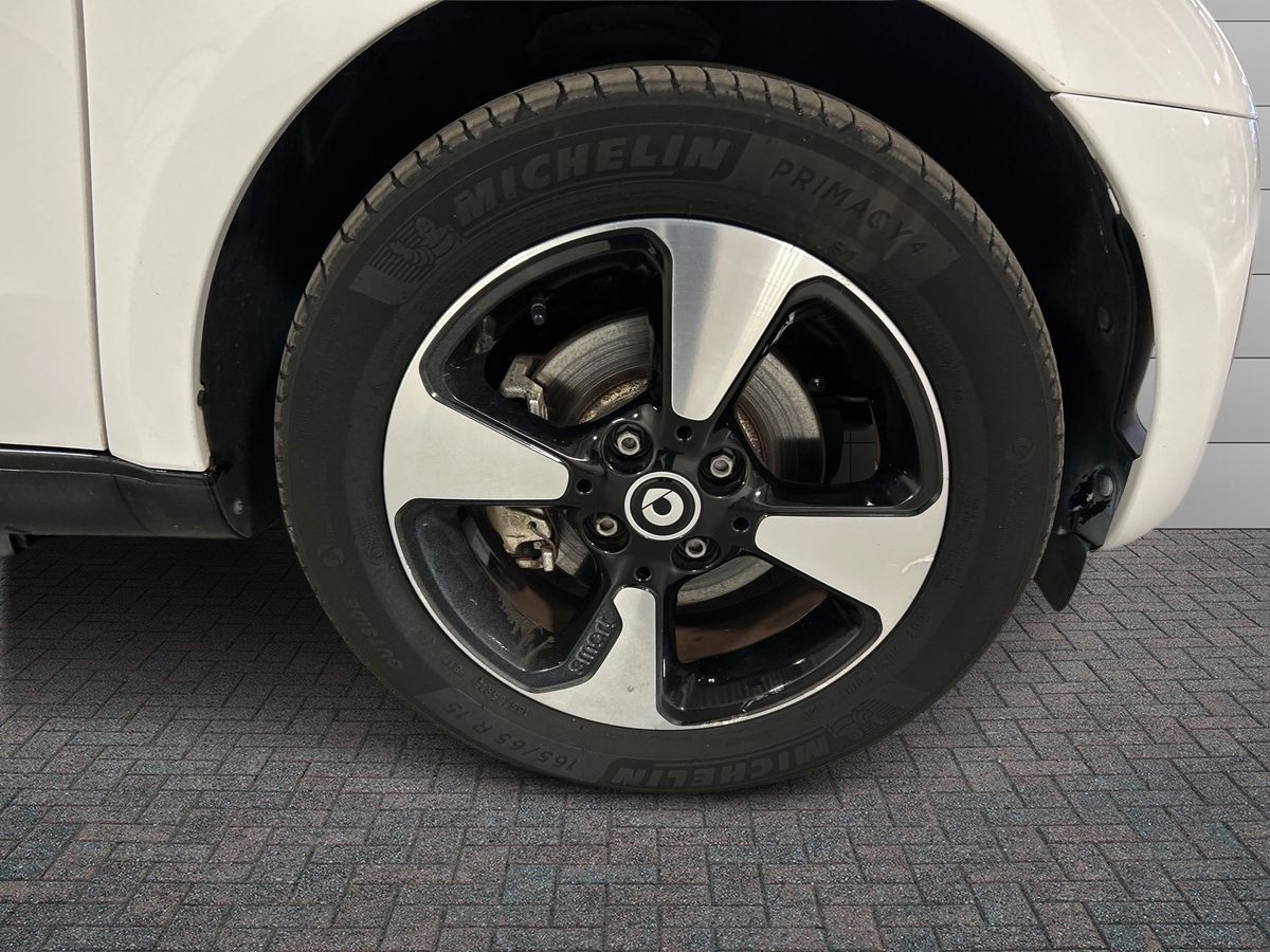 smart fortwo fortwo 22kW EQ Passion - 17