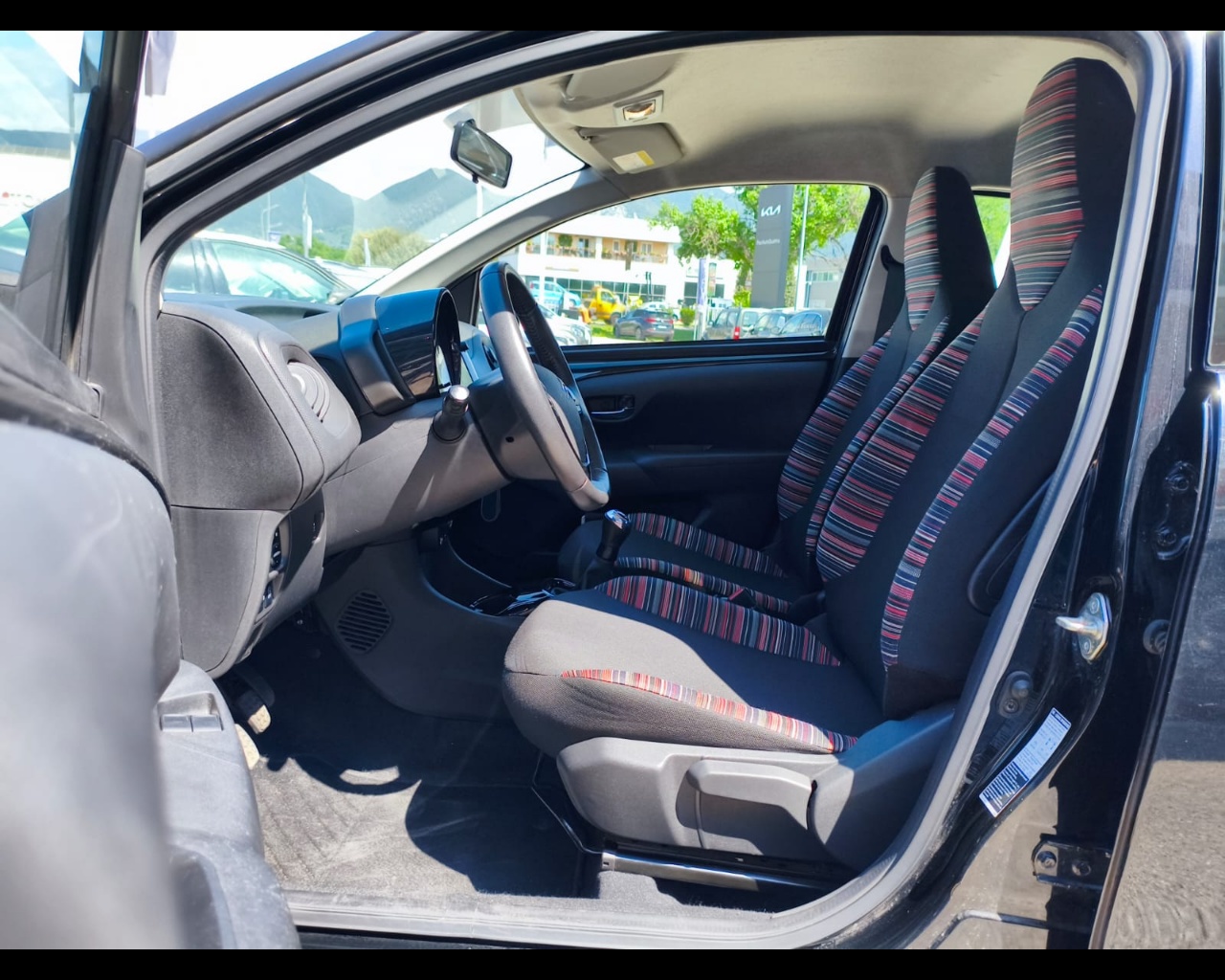 Foto CITROEN C1 5p 1.0 vti Shine s&s 72cv