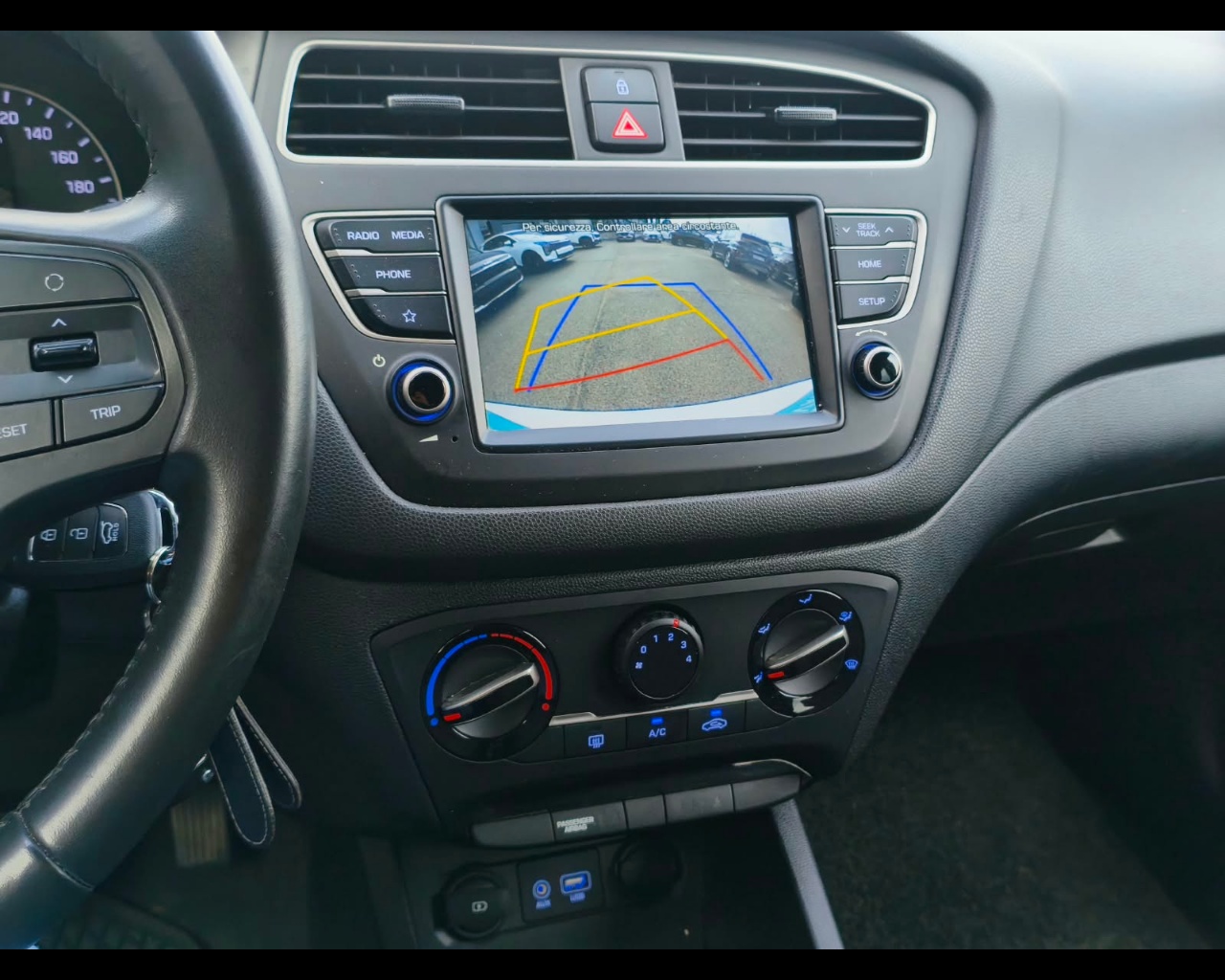 Foto HYUNDAI i20 5p 1.2 mpi Connectline 75cv Gpl