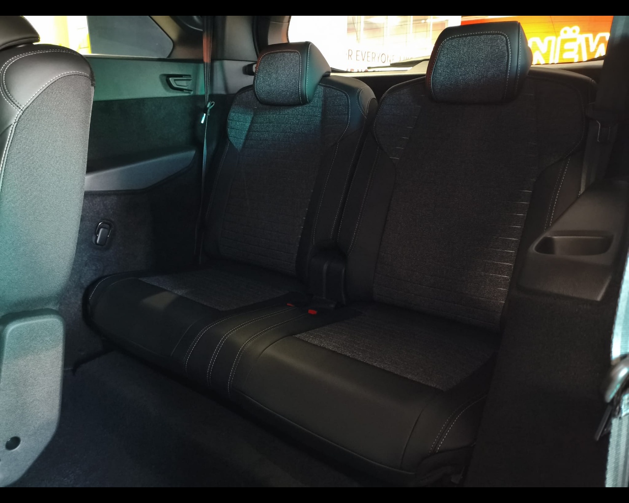 Foto PEUGEOT 5008 1.2 hybrid Allure 145cv e-dcs6