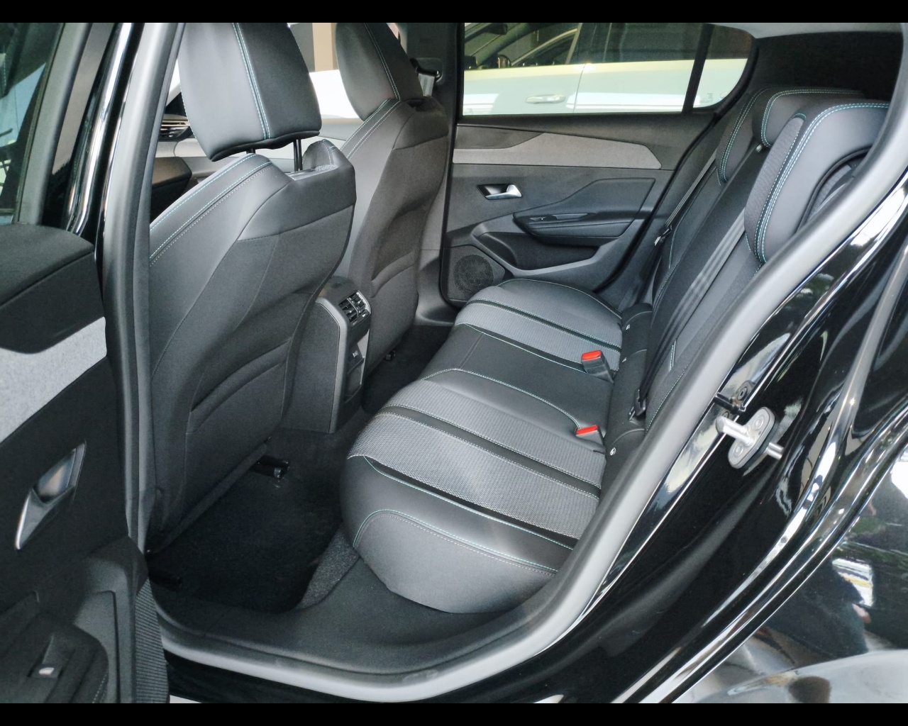 Foto PEUGEOT 308 1.2 hybrid Allure 145cv e-dcs 6
