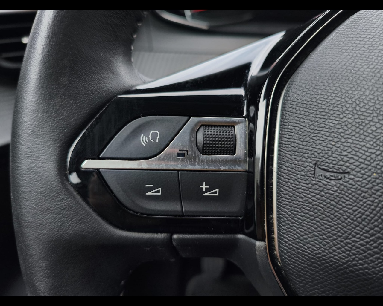 Foto PEUGEOT 208 1.2 puretech Active Pack s&s 75cv
