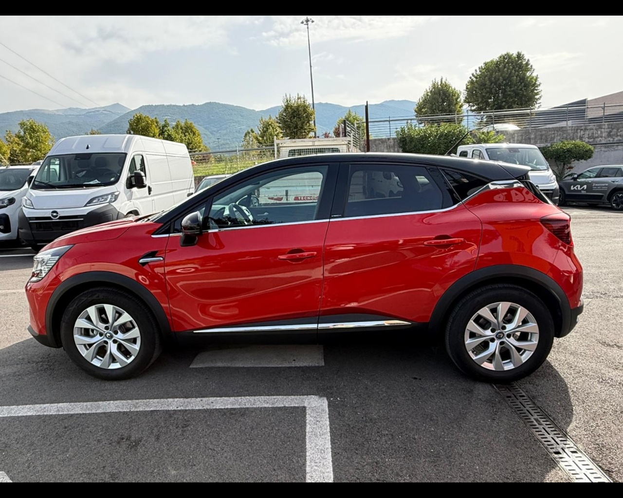 Foto RENAULT Captur 1.6 E-Tech hybrid Intens 145cv auto