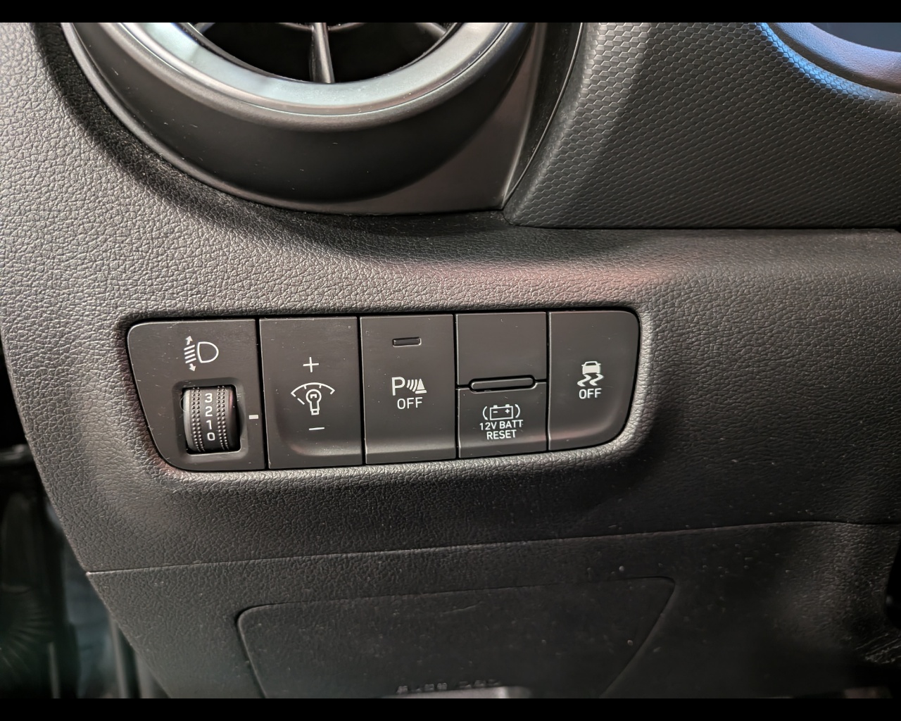 Foto HYUNDAI Kona 1.6 gdi hev Xline Safety Pack 2wd 141cv dct