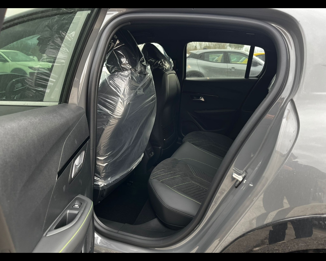 Foto PEUGEOT 208 1.2 hybrid GT 136cv e-dcs 6