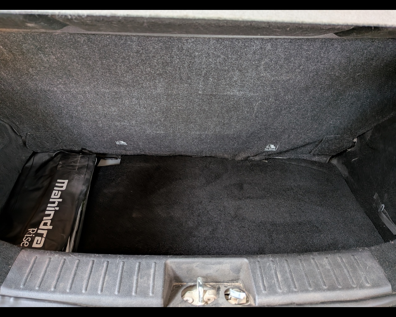 Foto MAHINDRA KUV100 1.2 K6+ m-bifuel