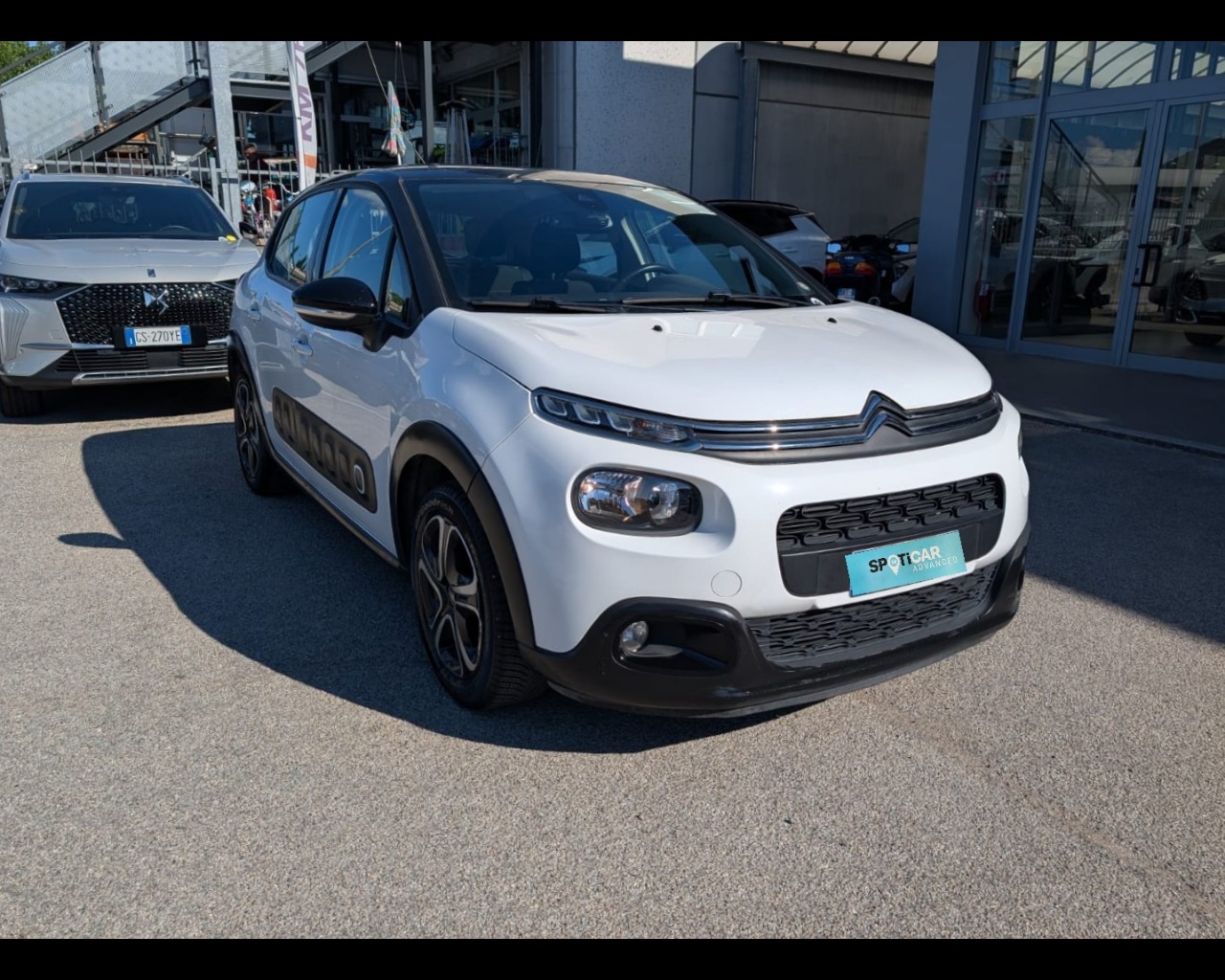 Foto CITROEN C3 1.2 puretech Shine 82cv