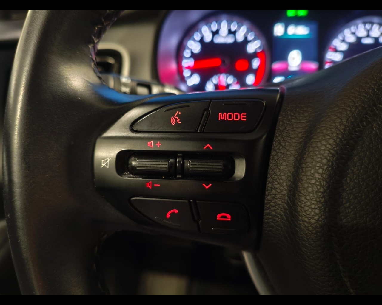 Foto KIA Stonic 1.0 t-gdi mhev Style s/Design Pack 100cv imt