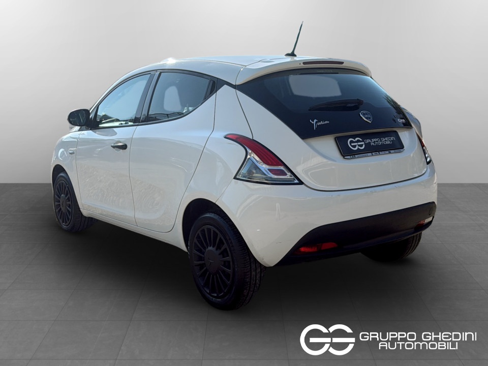 LANCIA Ypsilon 1.0 firefly hybrid Silver s&s 70cv Ibrida usato - 2
