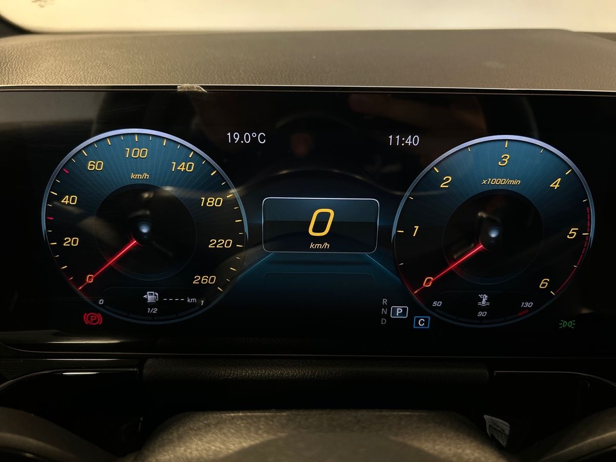 Mercedes GLA GLA 180 D Premium 8G-DCT - 13