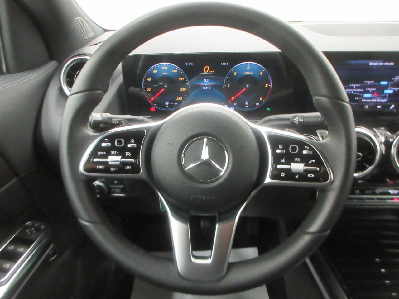 Mercedes GLA GLA 180 D Sport Plus 8G-DCT - 16