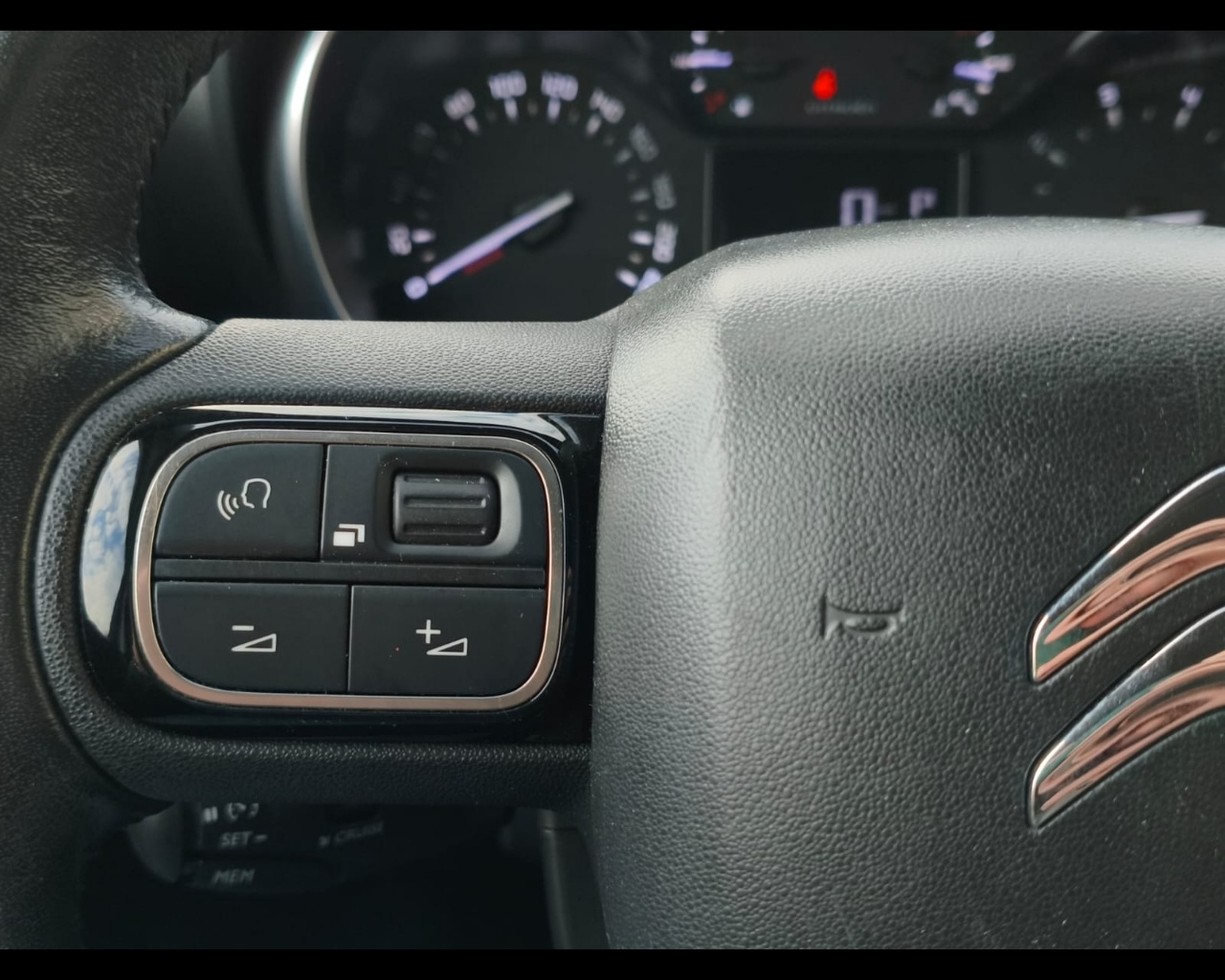 Foto CITROEN C3 Aircross 1.2 puretech Shine s&s 110cv eat6