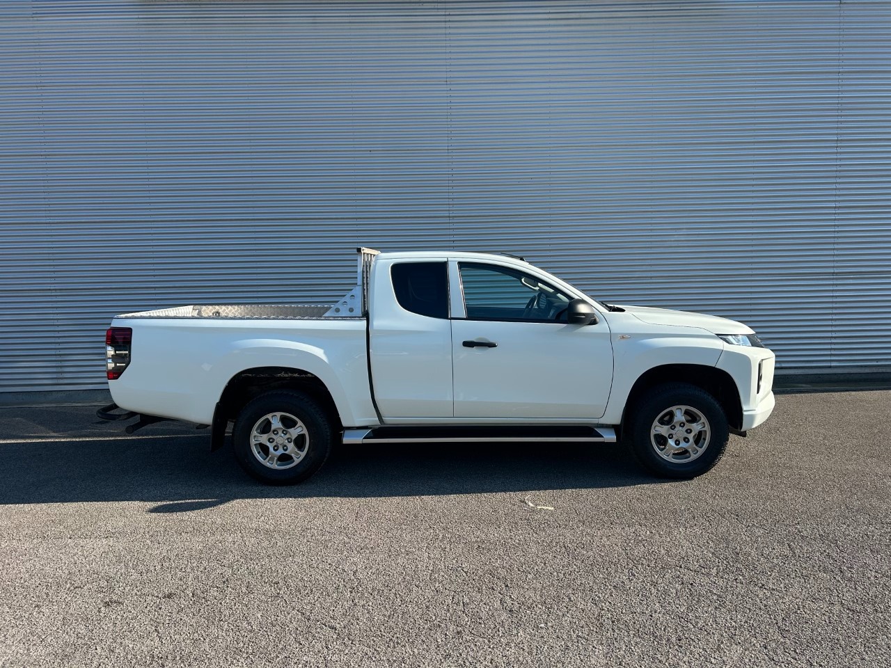 Mitsubishi L200 Cab VI L200 cl.cab 2.3d Invite Connect 4wd 150cv - 5